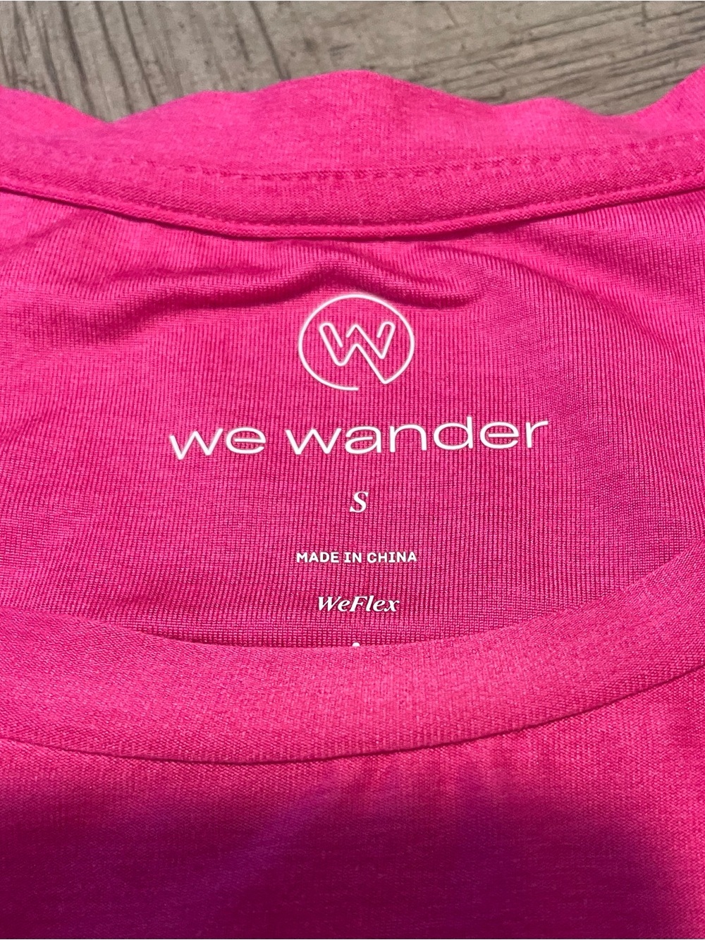 We Wander women’s top, small, bright pink - Picture 3 of 4